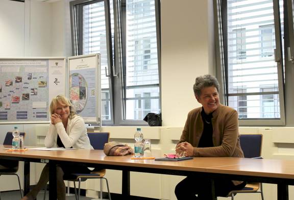 Karin Schultze, Abteilungsleiterin im MID (links) und Dr. Lydia Hüskens, Ministerin Infrastruktur und Digitales (rechts)